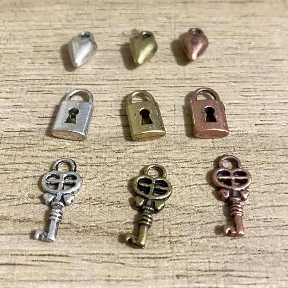 Lot Charms Steampunk Industrial Keys Gears Locks Antiqued Metal Jewelry Crafting